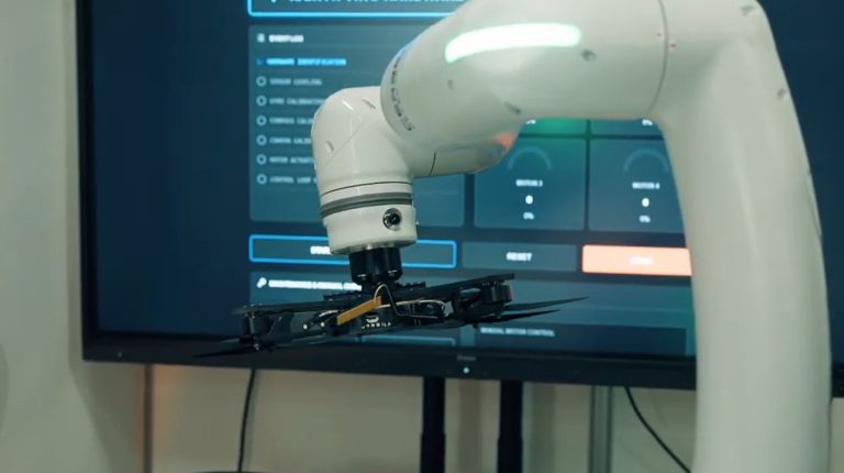 Німецька компанія розробила роботів для тестування бойових дронів