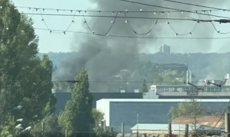 У Росії дрони вдарили по заводу, який виготовляє техніку зв’язку для армії РФ (ВІДЕО)