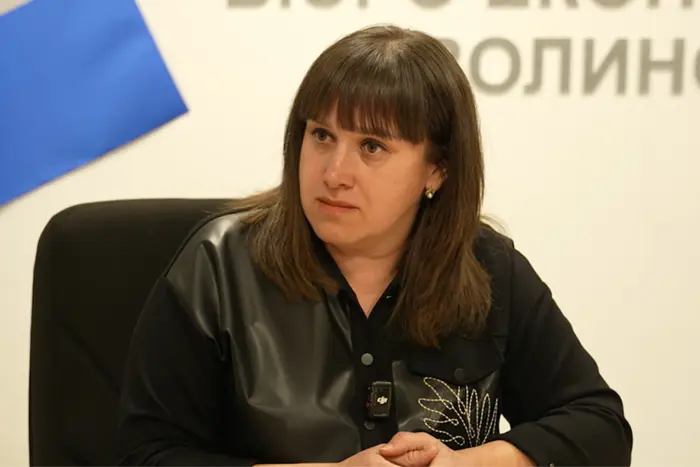 Мати очільниці БЕБ на Волині заробляє на паливі «потайки» від доньки – розслідування