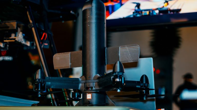 “УкрАвіаКосТех” представила перехоплювач, бомбер і систему бойового ШІ