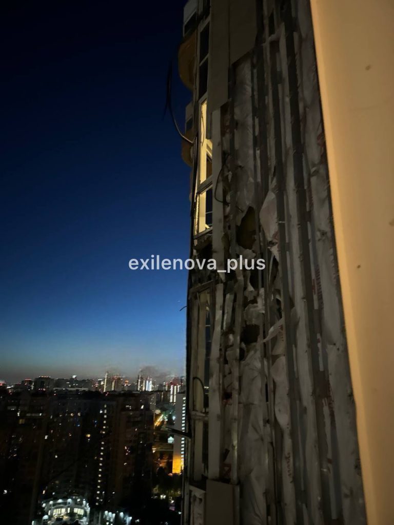 Дрони атакували Москву: уламки впали на житлову багатоповерхівку (ФОТО)
