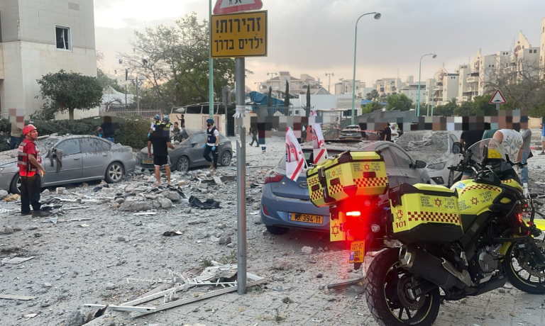 Іран атакував Ізраїль ракетами: є загиблі, поранені (ФОТО)