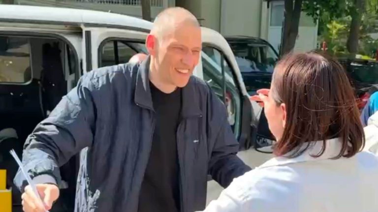 У Білорусі звільнили з в’язниці опозиціонера Сергія Тихановського (відео)