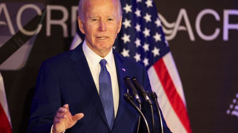 Колишній лікар Білого дому зробив невтішний прогноз щодо стану Байдена