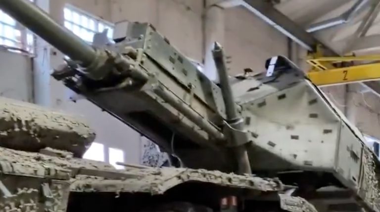 Велика Британія вперше показала свої майстерні для ремонту військової техніки на території України