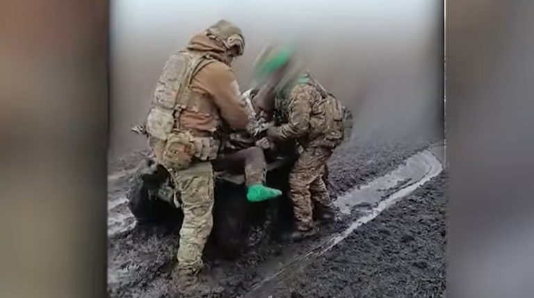 Сім годин під загрозою FPV-дронів: НРК евакуювали поранених військових – відео